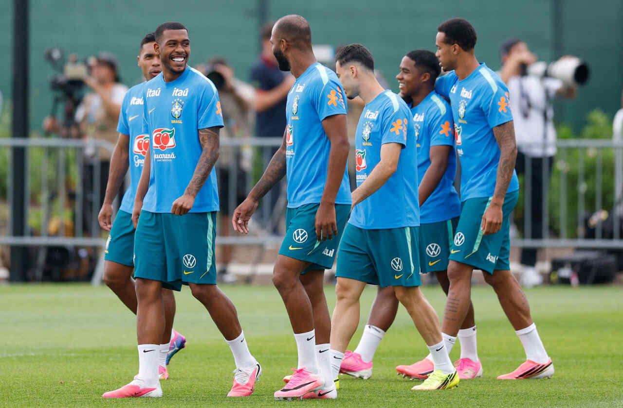 elenco selecao em treino