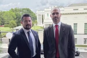 Flávio Bolsonaro repudiou fala de Paulo Figueiredo sobre voto feminino