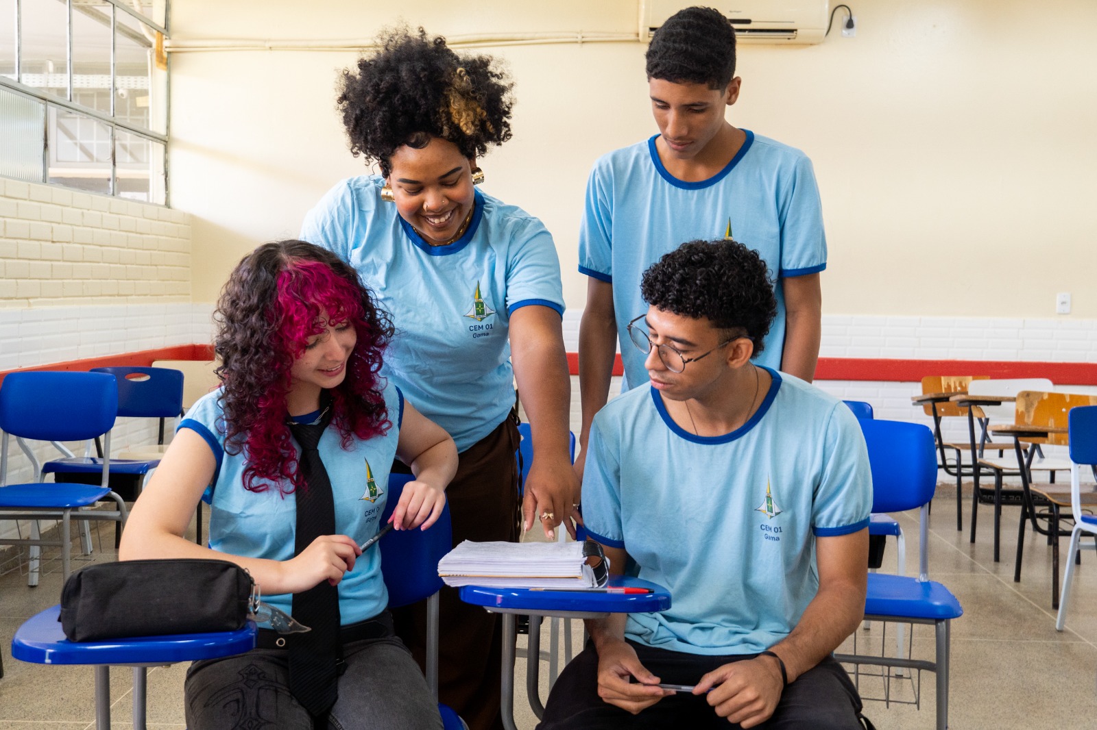 foto 1 após restrição ao uso de celulares, escolas do df registram avanços felipe de noronha