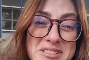 Professora diz que aluno pôs vidro em copo com água