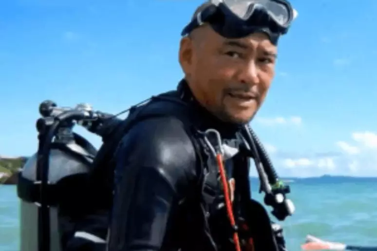 De herói do tokusatsu a instrutor de mergulho em Okinawa: a trajetória de Hikaru Kurosaki é cheia de reviravoltas que marcaram gerações.