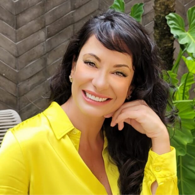 Atriz Biah Ramos estreia temporada especial no Teatro West Plaza A montagem da LaHell Produções Artísticas introduz dinâmica inédita de participações para expandir a conexão com o público O cenário teatral de São Paulo ganha uma nova dinâmica artística no Teatro West Plaza com a encenação da peça "Cuidado com as Flores Simpáticas". O projeto cultural, sob a gestão da LaHell Produções Artísticas, abre sua temporada de participações especiais nesta sexta-feira, dia 3 de julho, trazendo para o palco a destacada atriz Biah Ramos. A estratégia de alternar talentos em temporadas teatrais reflete uma tendência consolidada de engajamento do público no setor de entretenimento ao vivo. Estudos de mercado indicam que produções construídas sob estruturas rotativas estimulam o retorno frequente dos espectadores e conferem sustentabilidade às artes cênicas independentes. O texto de Afonso Nilson, conduzido pelo diretor Victor Lazzari, explora os meandros do universo feminino através de narrativas profundas e complementares.