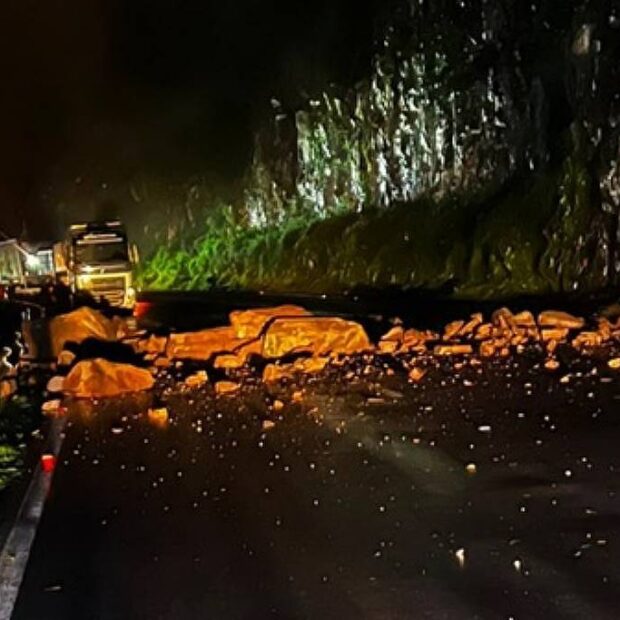 temporais causam alagamentos e suspendem aulas em cidades do norte do rs