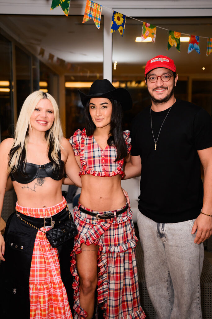 Enquanto muita gente já está vivendo o clima da Copa, Gabi Melim escolheu celebrar a chegada dos 32 anos com uma festa junina intimista ao lado de amigos. O resultado? Um dos encontros mais comentados das redes nesta semana