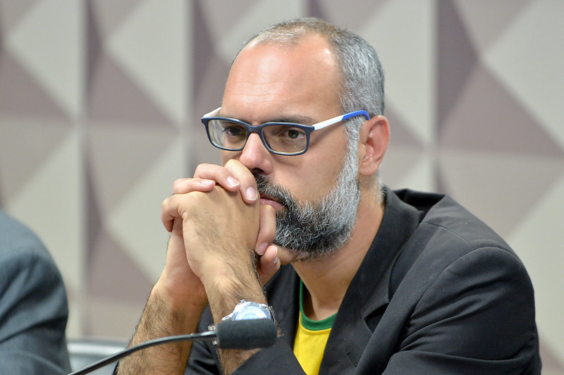 Allan dos Santos entrou na crise do bolsonarismo com críticas públicas a Michelle Bolsonaro e acabou se tornando um dos personagens centrais da nova disputa que movimenta os bastidores da direita.