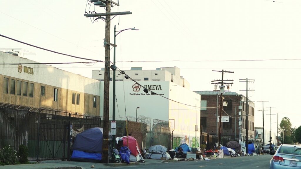 Entre barracas improvisadas, relatos de violência e dependência química, Pietro Krauss documentou a realidade de Skid Row, uma das regiões mais emblemáticas da crise social nos Estados Unidos.