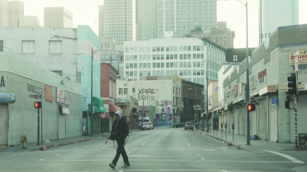 O projeto Resenha Rentável mergulha em temas sociais ao redor do mundo e mostra de perto a realidade de Skid Row, nos Estados Unidos.
