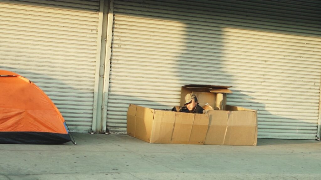 A poucos quilômetros dos estádios da Copa do Mundo, Pietro Krauss registrou a rotina de moradores em situação de rua em Los Angeles.