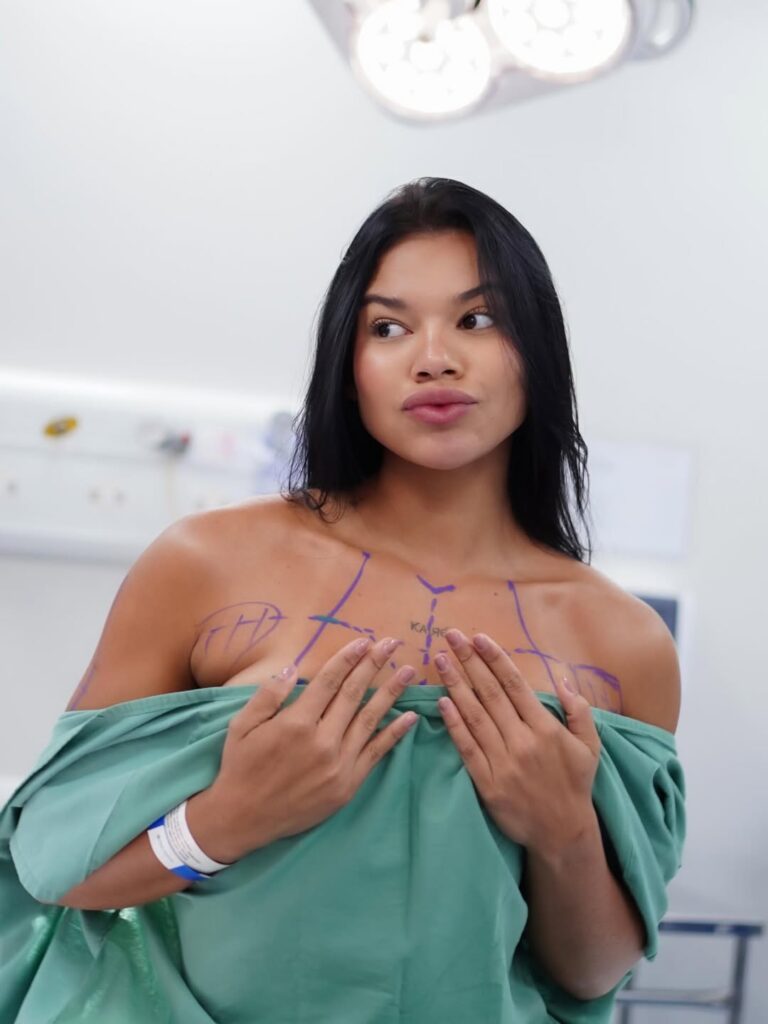 A influenciadora Lia Mendonça passou por um planejamento cirúrgico personalizado com técnicas voltadas à definição corporal e harmonização estética.