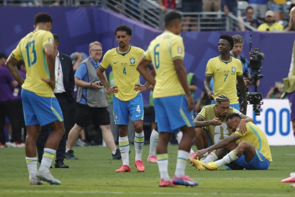 Profissionais ligados ao dia a dia da Seleção devem voltar ao país nos próximos dias
