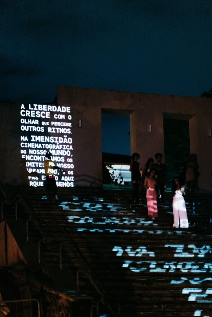 A Casa de Cultura da América Latina recebe a primeira edição do MAPA, mostra gratuita que celebra os 50 anos da videoarte brasileira. - créditos estúdio estilingue (maranhão)