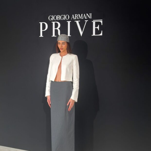 Elisa Zarzur marcou presença no desfile da Giorgio Armani Privé durante a Semana de Alta Costura em Paris.