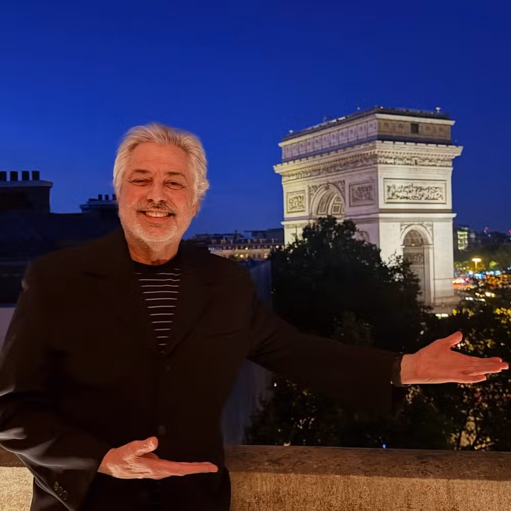 Passeio em Paris, jantar e muita repercussão: Roberto de Carvalho voltou aos holofotes após ser fotografado ao lado de Lilibeth Monteiro de Carvalho.