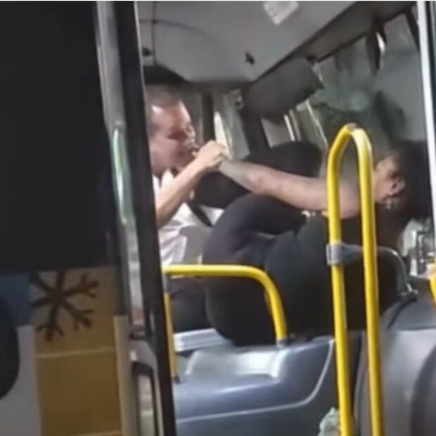 motorista e passageira se envolvem em briga com tapas e mordidas