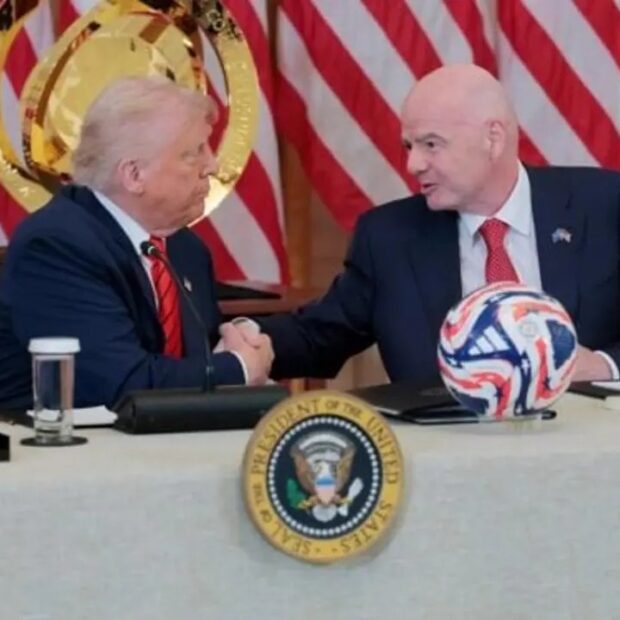 Gianni Infantino se aproximou de Trump durante a organização da Copa de 2026 nos Estados Unidos