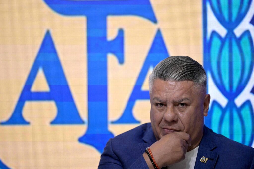  Claudio Tapia, presidente da AFA, comanda a federação argentina investigada por transações milionárias nos Estados Unidos
