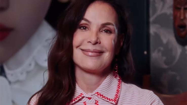 Carolina Ferraz relembrou o impacto da química com Eduardo Moscovis em Por Amor e revelou como a repercussão afetou sua vida pessoal.