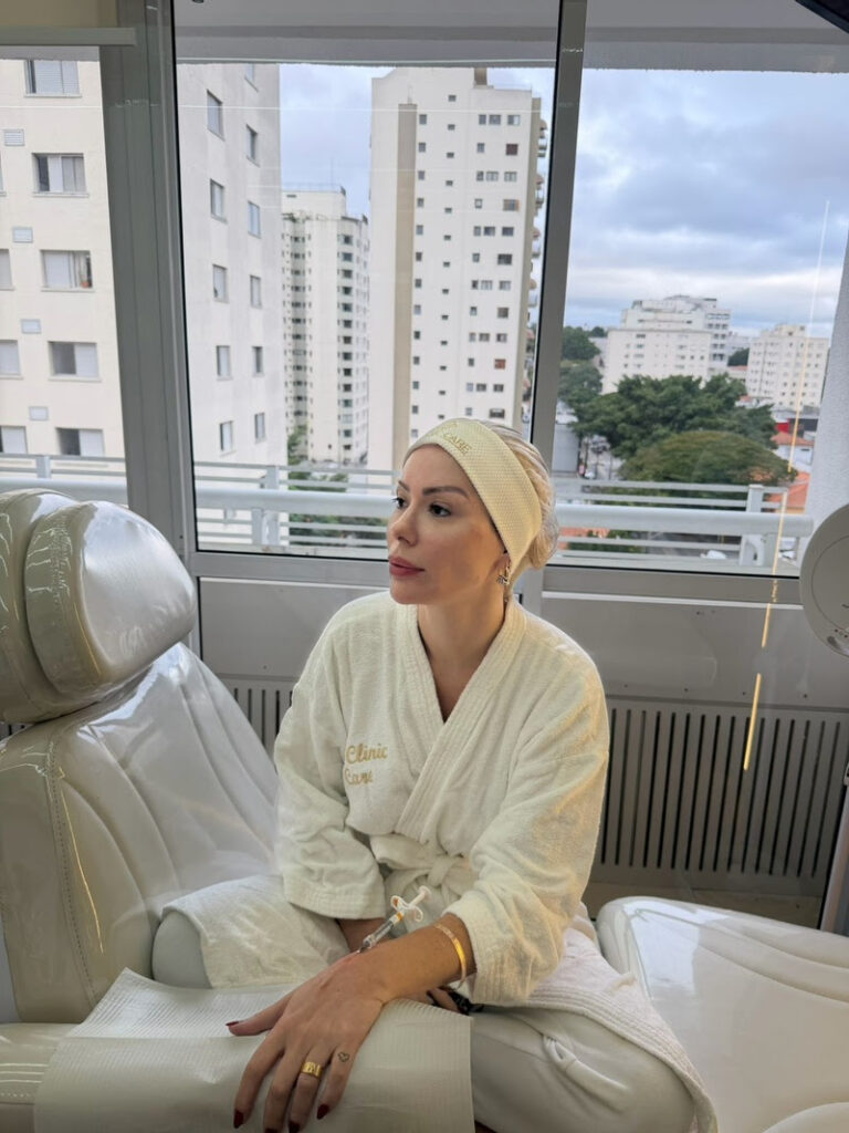 A especialista Roberta Costa explica como a harmonização das mãos ajuda a devolver volume e estimular a produção de colágeno.