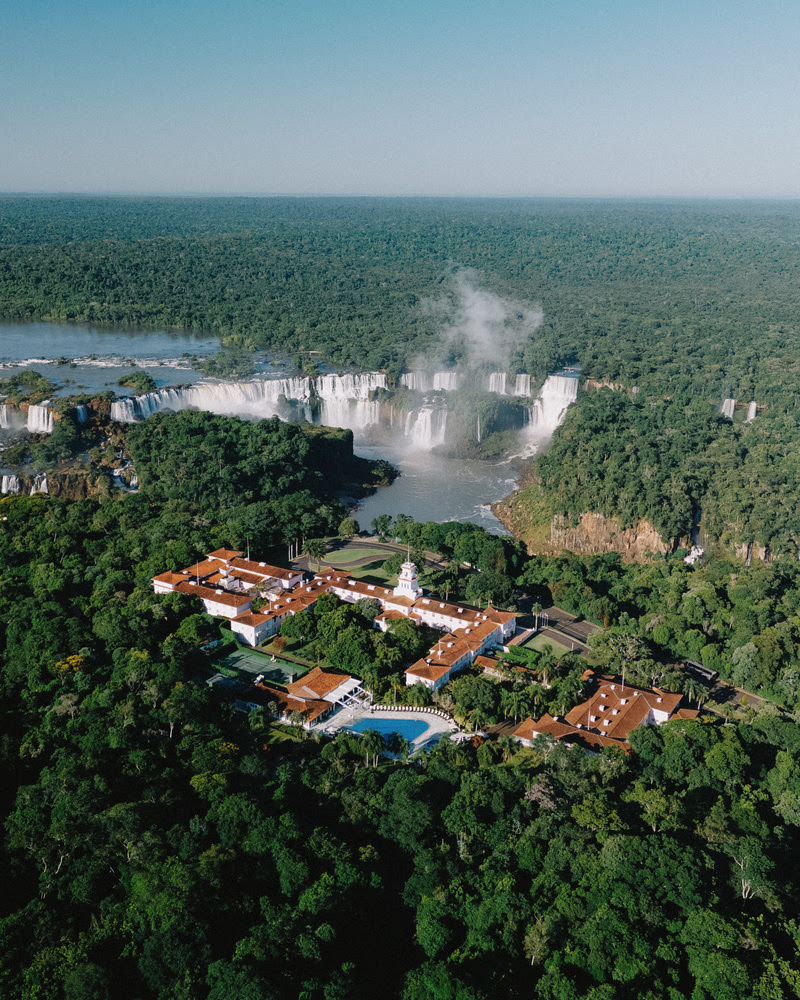 Localizado dentro do Parque Nacional do Iguaçu, o Hotel das Cataratas oferece uma experiência exclusiva diante das Cataratas do Iguaçu.