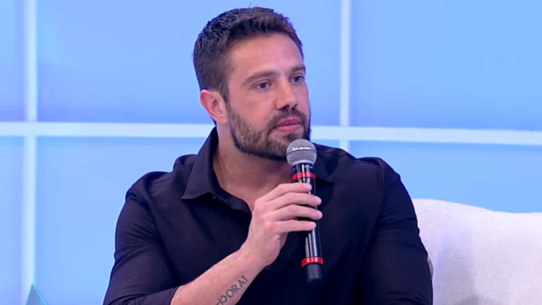 Em carta publicada nas redes sociais, Rafael Cardoso desabafou sobre a luta contra a dependência química e o alcoolismo.