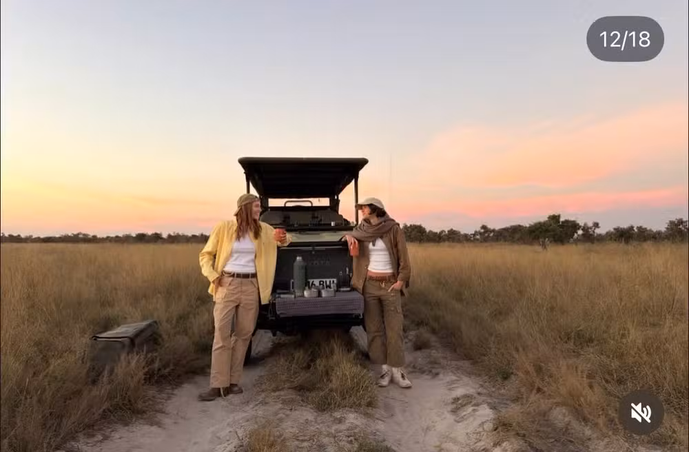 O safári vivido por Sasha Meneghel e Bruna Marquezine reuniu paisagens da savana africana e hospedagem de luxo.