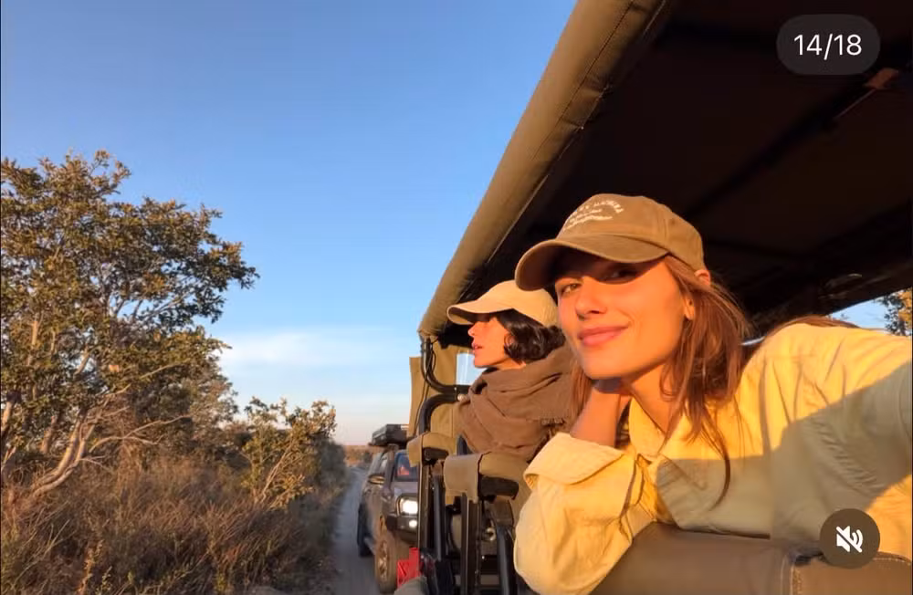 A viagem de Sasha Meneghel e Bruna Marquezine movimentou as redes sociais e chamou atenção pelo hotel de alto padrão.