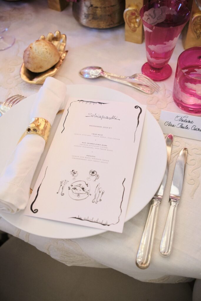 Ana Paula Carneiro participou de um jantar exclusivo promovido pela Schiaparelli durante a Semana de Alta-Costura de Paris.
