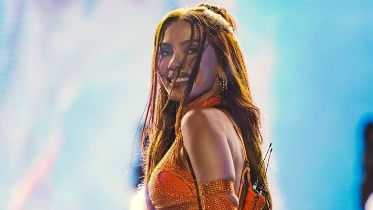 Anitta divide o elenco de Pedro e Nina com Kelner Macêdo, Valentina Herszage, Regina Casé, Felipe Frazão e Maria Gladys.