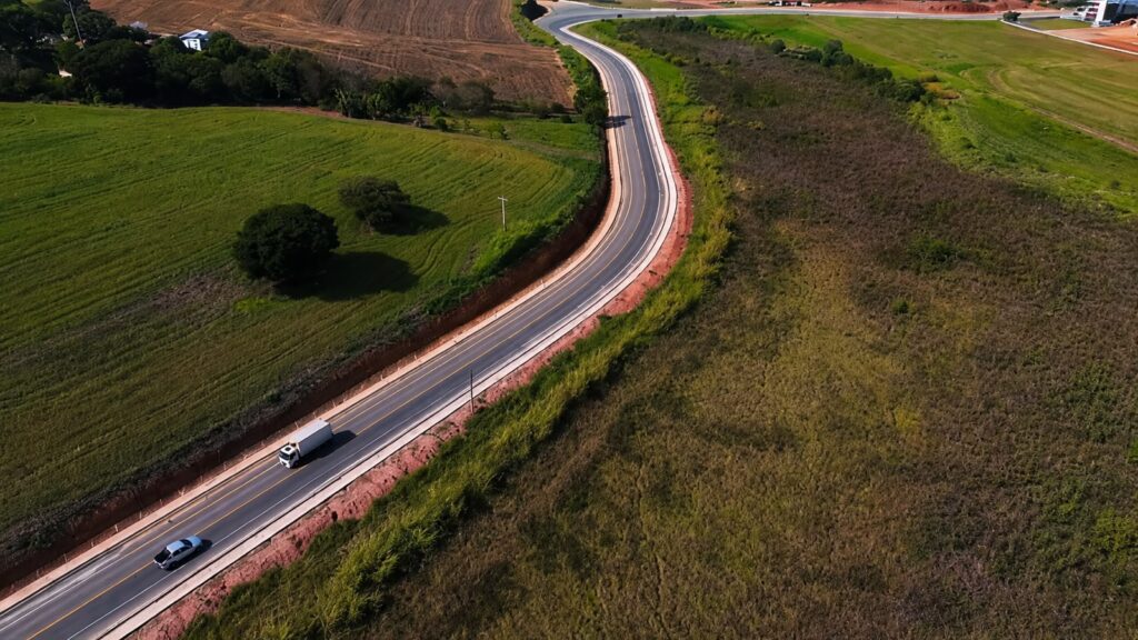  Avenida João de Castro Marques passou a ser a nova porta de entrada de São Sebastião da Bela Vista após revitalização com investimento superior a R$ 10 milhões (Divulgação/Prefeitura de São Sebastião da Bela Vista).
