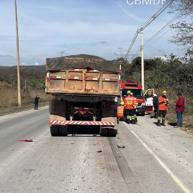 acidente caminhao moto