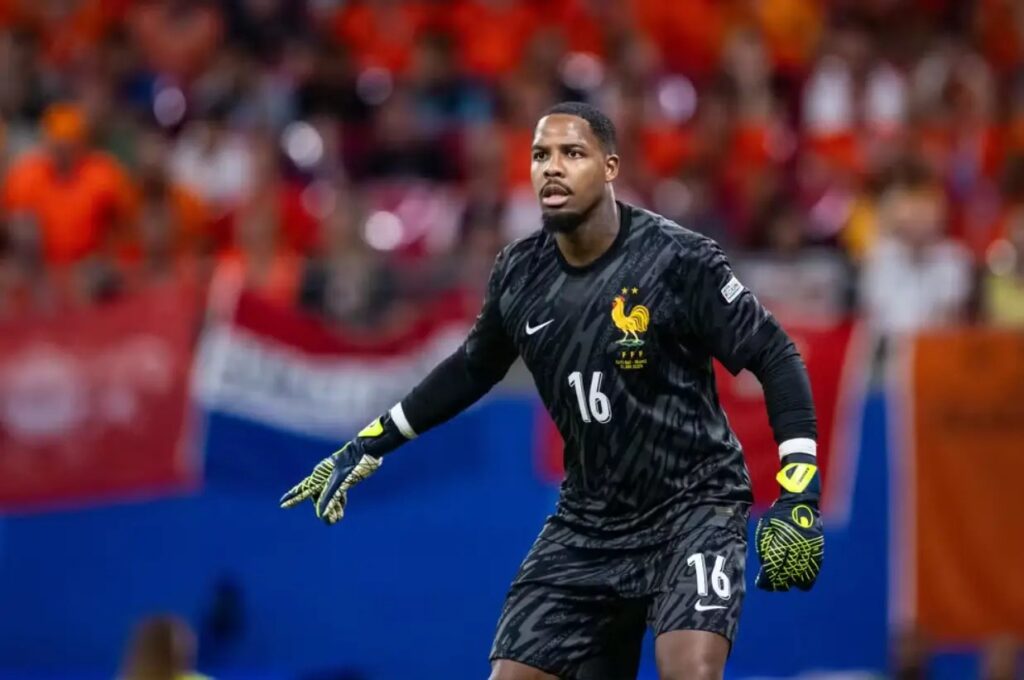 Goleiro titular da França defende o Milan e disputa sua primeira Copa do Mundo