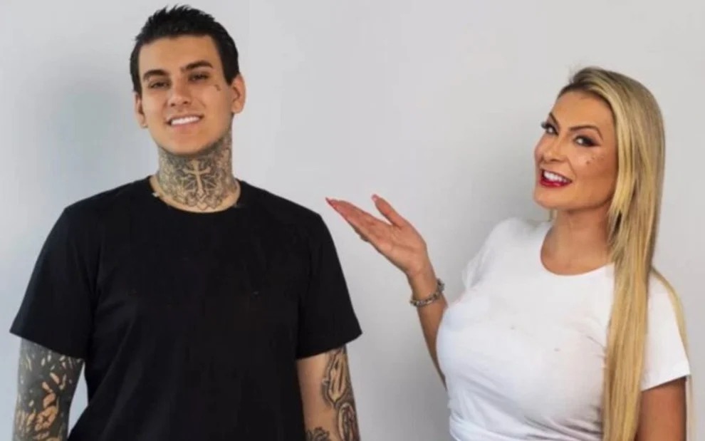 Andressa Urach pediu perdão por marketing envolvendo o filho Arthur