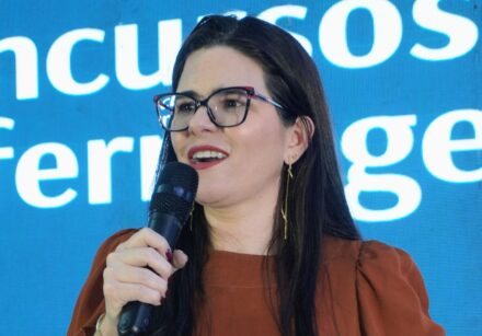Fernanda Barboza transformou as madrugadas em tempo de estudo enquanto conciliava maternidade e carreira.