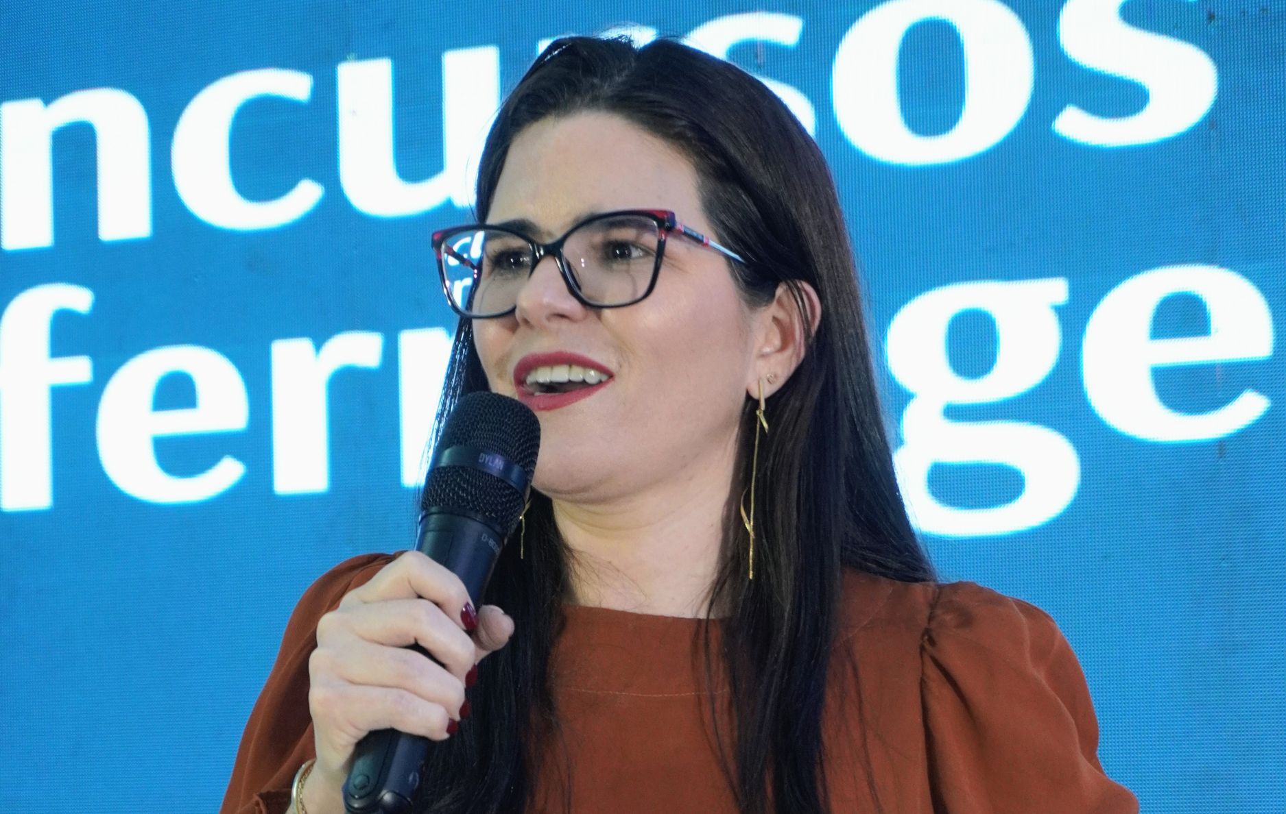 Fernanda Barboza transformou as madrugadas em tempo de estudo enquanto conciliava maternidade e carreira.
