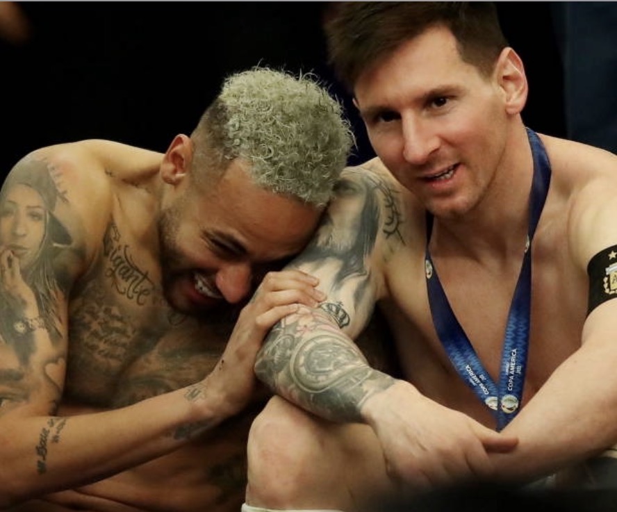 Messi e a Lição de Profissionalismo que Neymar Não Aprendeu