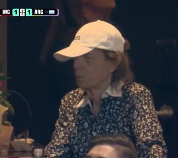 Mick Jagger acompanhou a eliminação da Inglaterra para a Argentina na semifinal da Copa