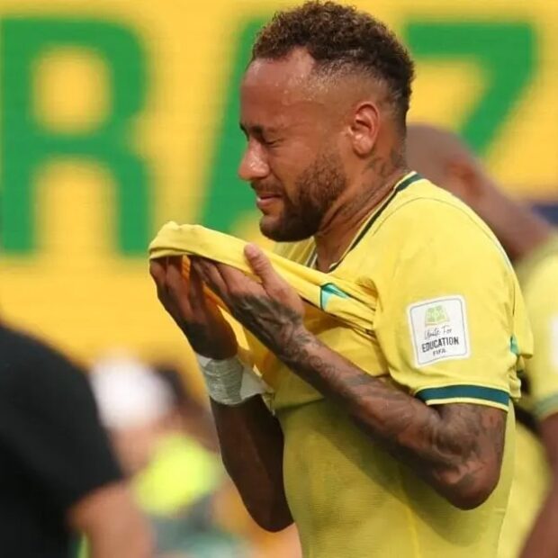 Campeão brasileiro disse que madrugadas em claro no pôquer teriam pesado na carreira de Neymar