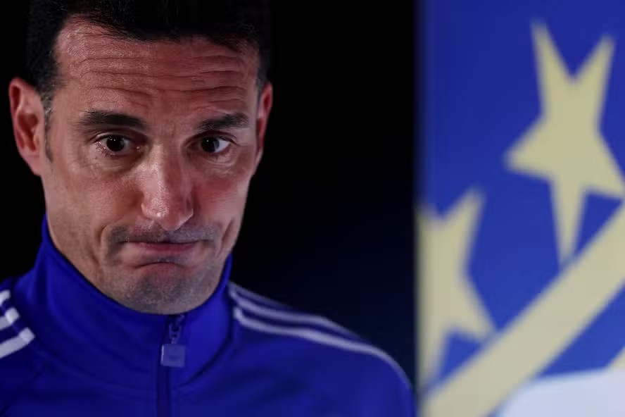 115660616 argentinas head coach lionel scaloni gives an md 1 press conference at the atlanta stadiu