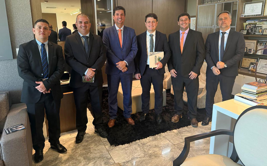 presidente da câmara municipal, sandro ritton, advogado jean phierre vargas e do consultor e articulista joão carlos silva