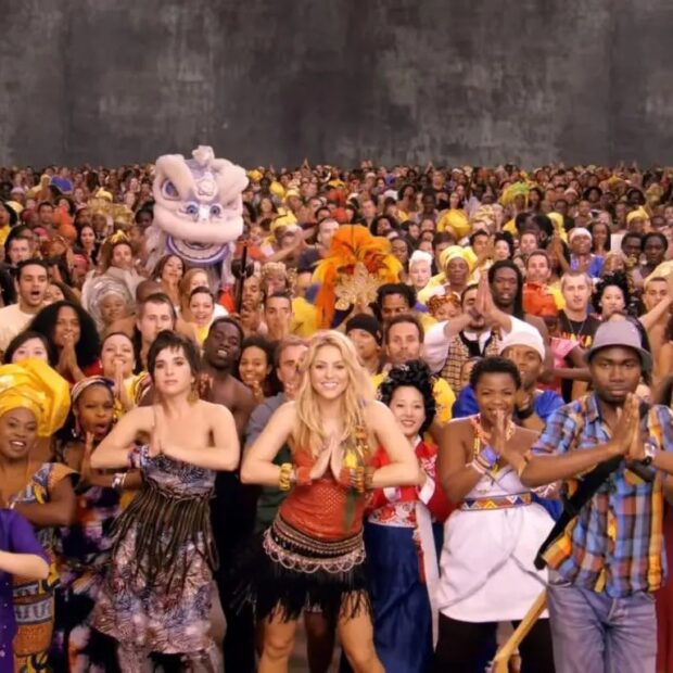 Shakira no clipe de “Waka Waka”, música oficial da Copa do Mundo de 2010
