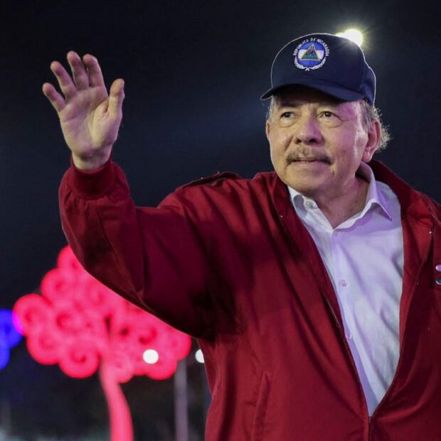 les coprésidents et époux daniel ortega et rosario murillo célèbrent lors d'une cérémonie le 47e anniversaire de la victoire de la révolution sandiniste