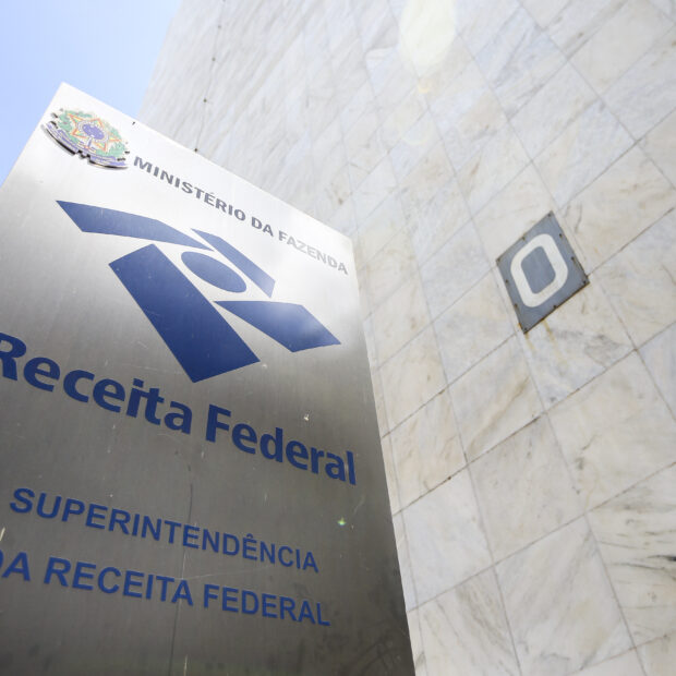 superintendência da receita federal, em brasília.