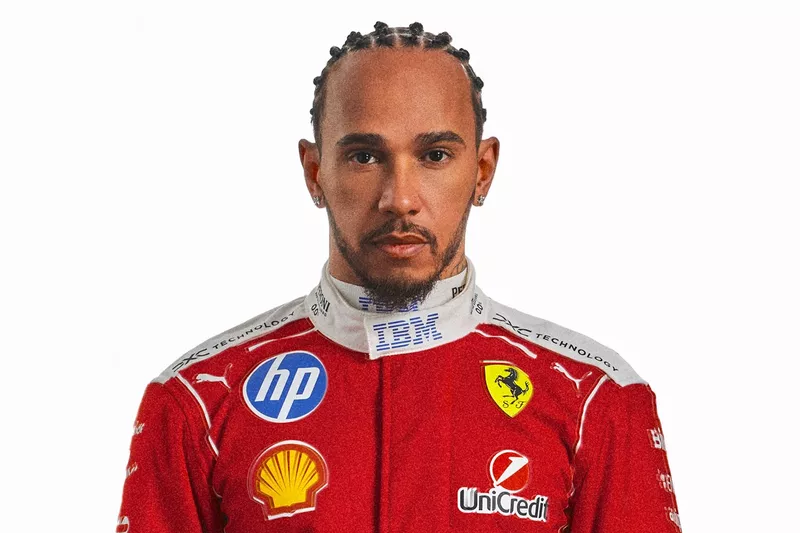 Lewis Hamilton interrompeu o caminho para a entrevista e abraçou Cadu Campos pela quinta vez.