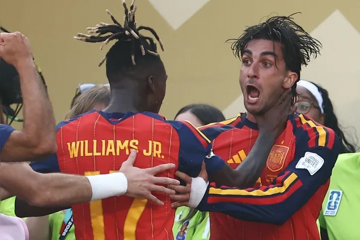 Atacante deu a assistência para Ferran Torres decidir a final contra a Argentina