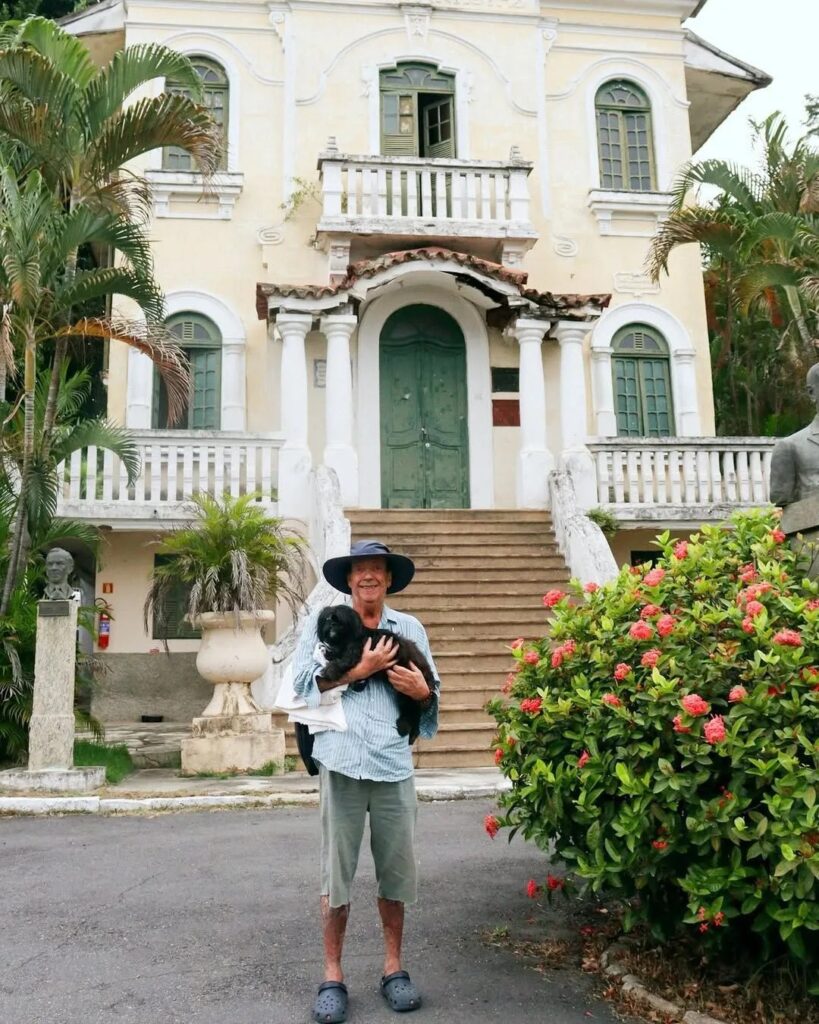 Intérprete de Beiçola retorna ao Retiro dos Artistas, onde seguirá com acompanhamento médico