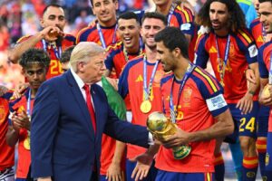 Mikel Merino fez passos associados à dança de Trump durante a festa pelo título da Espanha