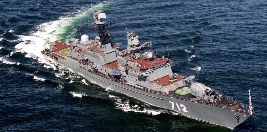 Fragata Neustrashimy da Marinha russa teria feito exercícios militares próximo a costa do Reino Unido. — Foto: Reprodução/Wikimedia Commons
