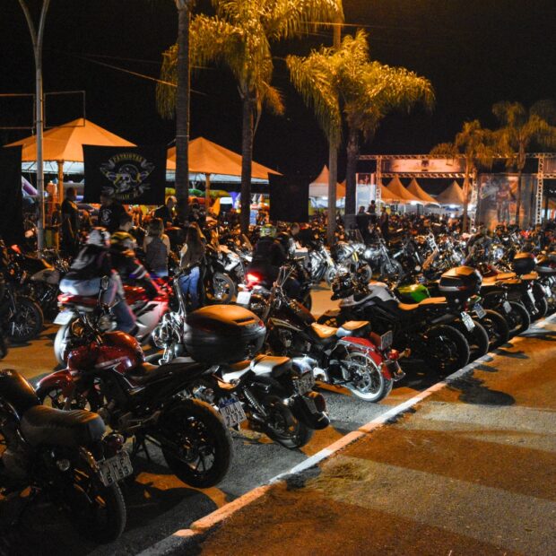 praca do cruzeiro recebe brasilia moto festiva. foto alex amaral