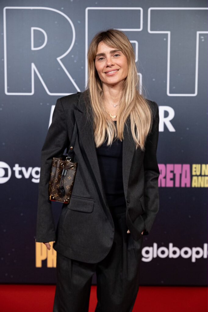 Carolina Dieckmann prestigiou o lançamento de "Quanto Mais Preta, Melhor", projeto especial da Globo que celebra a vida e o legado de Preta Gil, em uma noite emocionante no Teatro do Copacabana Palace