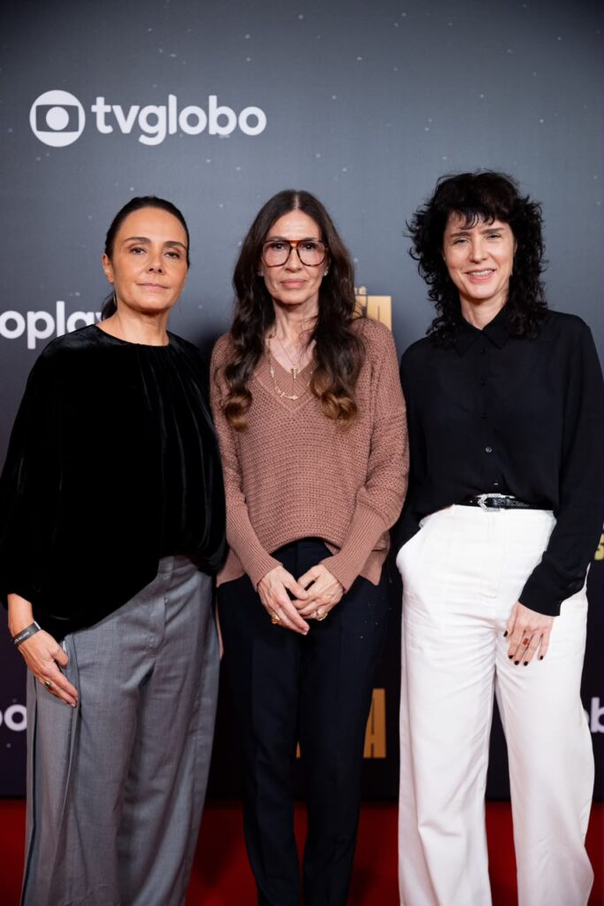 Mini Kerti, Flora Gil e Carolina Jabor se reuniram no lançamento de "Quanto Mais Preta, Melhor", projeto especial da Globo que celebra a vida, a trajetória e o legado de Preta Gil, em uma noite marcada por emoção no Teatro do Copacabana Palace.